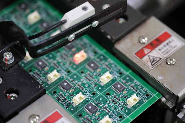 PCBA加工廠家雙面SMT貼裝有什么優勢?PCBA加工雙面SMT貼裝服務的優勢